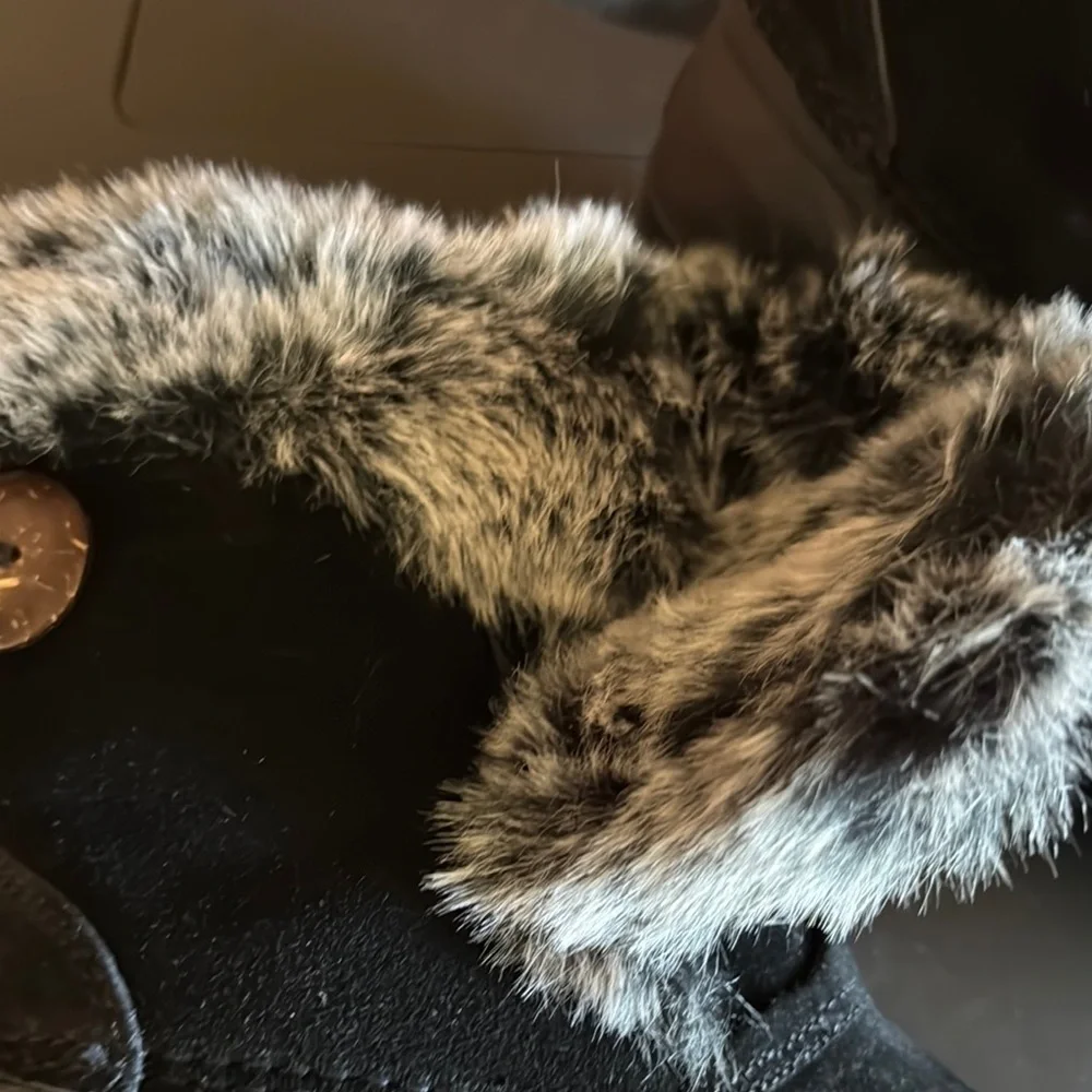 Women's Black Fur-Lined Winter Boots by Bear 🐾 Paw  Nearly New Size 8  👜 36